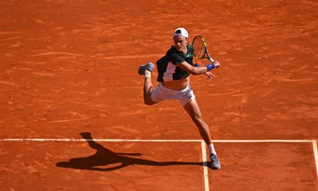 Rune sorprende a Zverev en Múnich