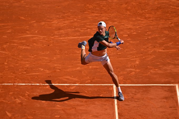 Rune sorprende a Zverev en Múnich