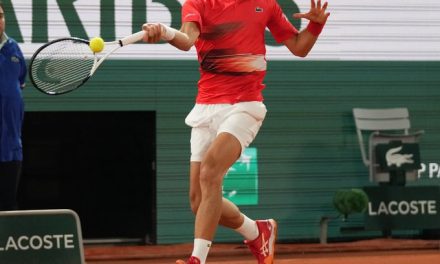 Djokovic pisa el acelerador en su estreno