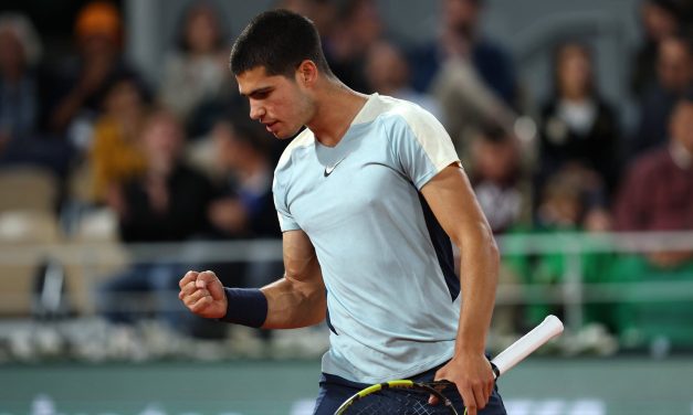 los tres favoritos al título avanzan cómodamente