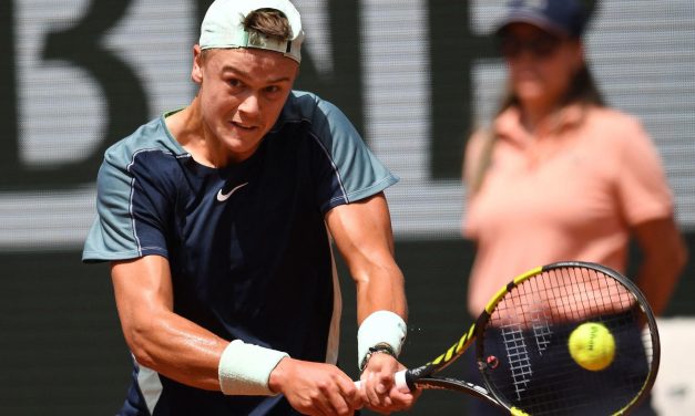 HOLGER RUNE TOMA LA PHILLIPPE CHATRIER Y SUPERA A STEFANOS TSISTIPAS