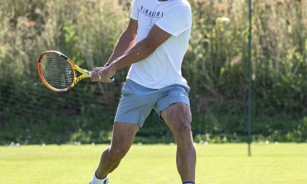 Rafa Nadal sigue entrenando sobre la hierba de Wimbledon 