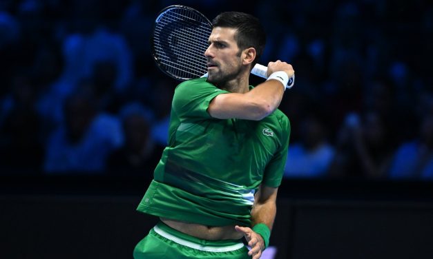 Djokovic se abre paso ante Tsitsipas en las Nitto ATP Finals