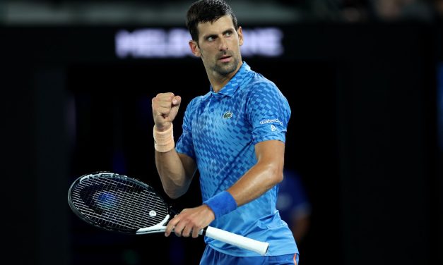Djokovic regresa al Open de Australia con victoria ante un digno Carballés