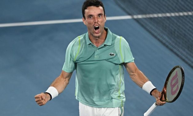Melbourne se rinde ante la entrega y lucha de Roberto Bautista
