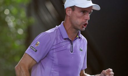 Roberto Bautista debutará esta madrugada ante el portugués João Sousa