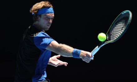 Thiem decepciona y Rublev avanza a segunda ronda