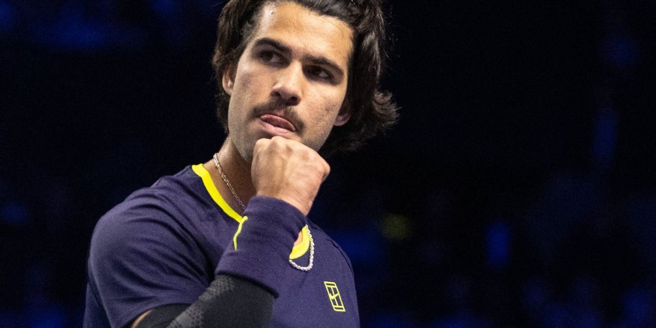 ALCARAZ SUPERA A KHACHANOV EN UN DEBUT EXIGENTE Y SIGUE IMPARABLE EN LOS ATP 500 🎾