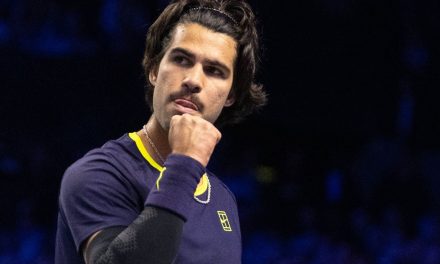 ALCARAZ SUPERA A KHACHANOV EN UN DEBUT EXIGENTE Y SIGUE IMPARABLE EN LOS ATP 500 🎾